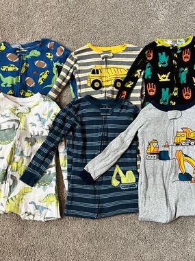 (6) 3T boy’s footy pajamas